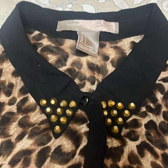 Semi-sheer leopard print blouse with collar - Picture 2 of 5